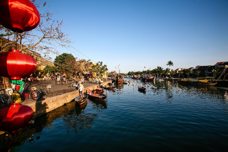 Laut air bunga liburan