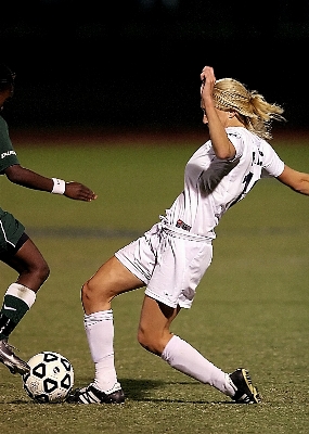 Girl woman sport field Photo