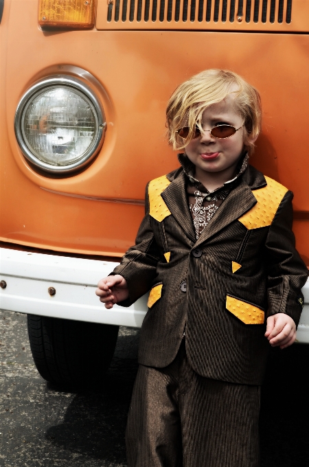 Enfant mignon vêtements jaune