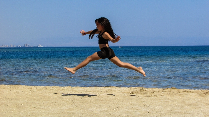 Foto Pantai laut pesisir pasir