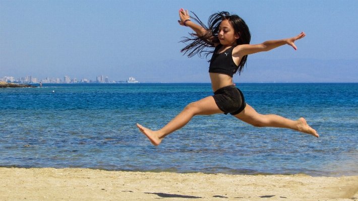 Foto Pantai laut orang gadis