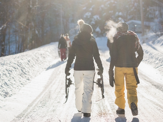 Foto Caminho andando neve frio