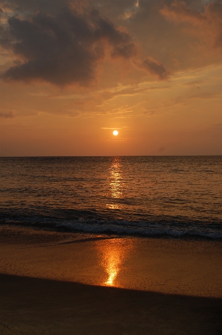 Pantai laut pesisir alam