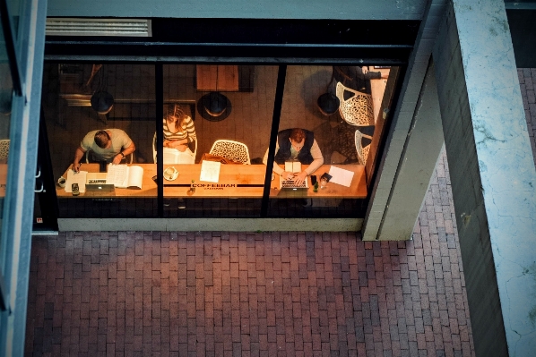 Foto Bekerja meja kafe kedai kopi
