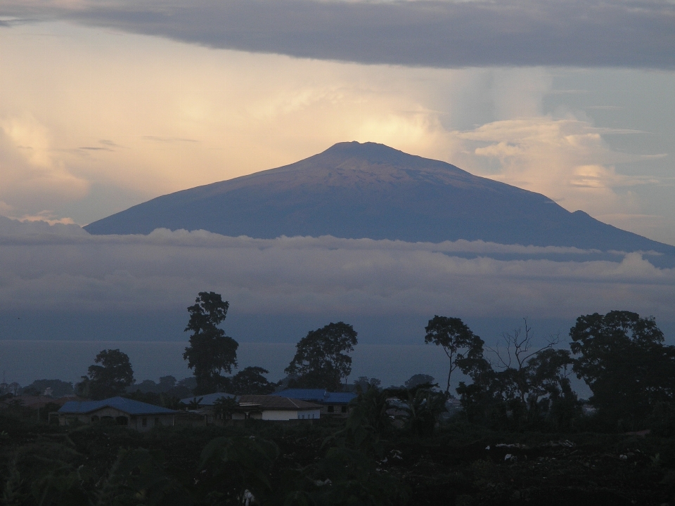 Lanskap alam cakrawala gunung