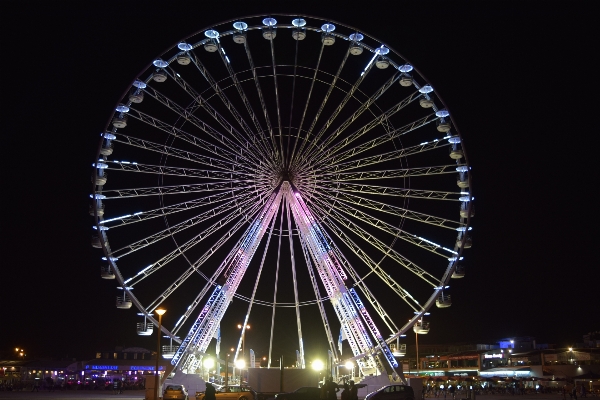 Photo Des loisirs grande roue
 festival attraction touristique
