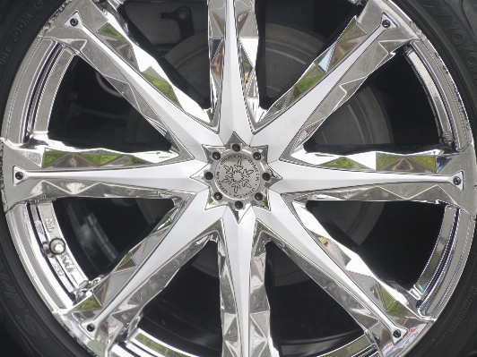 Photo Noir et blanc
 voiture roue réflexion