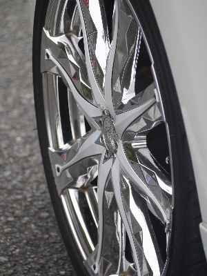 Photo Noir et blanc
 voiture roue réflexion