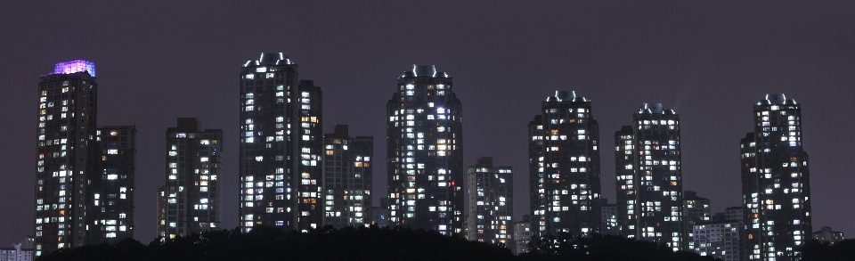 ライト スカイライン 夜 街