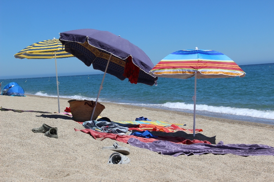 Spiaggia mare costa sabbia