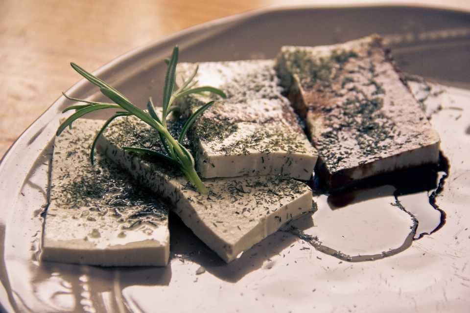 Light white leaf food