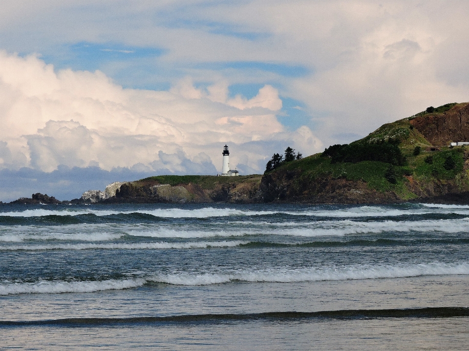 Pantai laut pesisir air