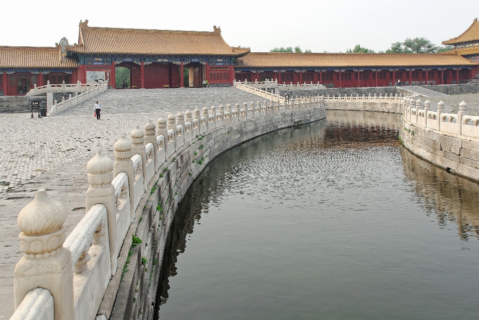 Puente palacio río canal
