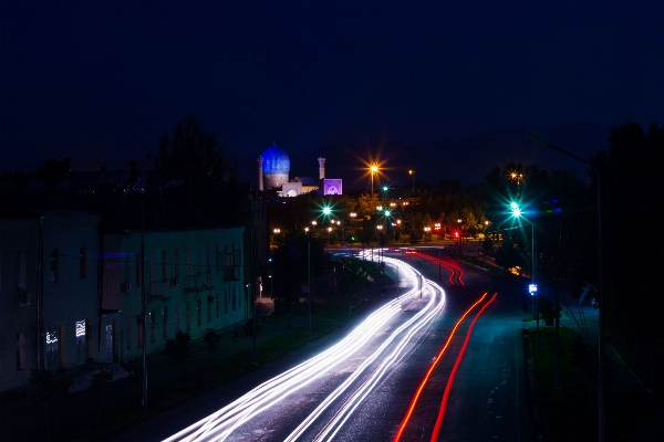 Foto Paesaggio leggero strada notte