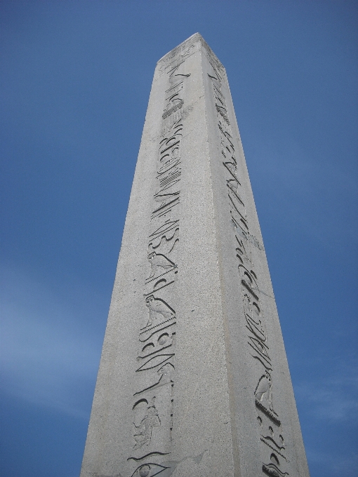 Monumento statua torre punto di riferimento