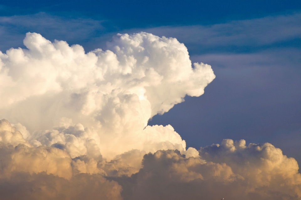 Awan langit sinar matahari suasana