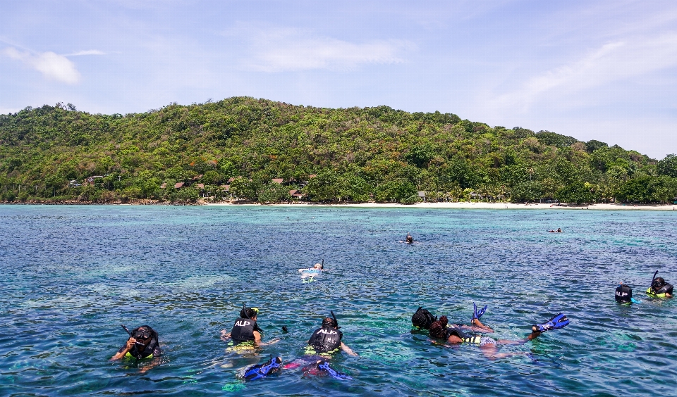 Pantai laut pesisir air