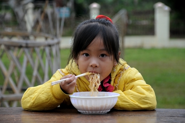 Person girl play flower Photo