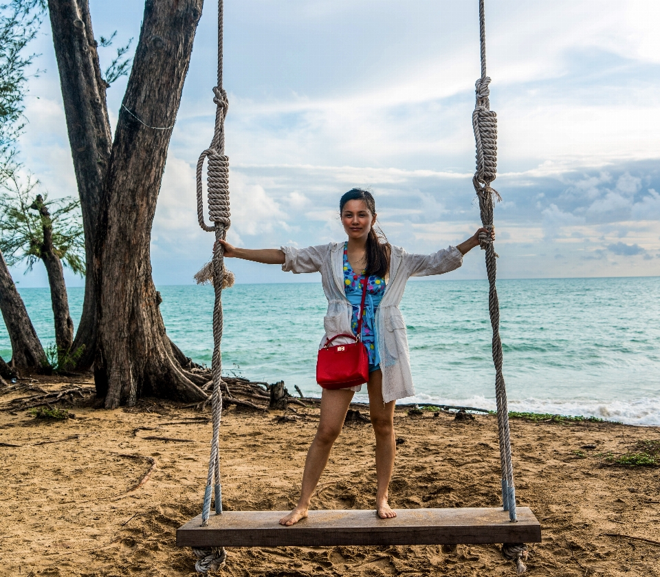 Pantai lanskap laut pohon