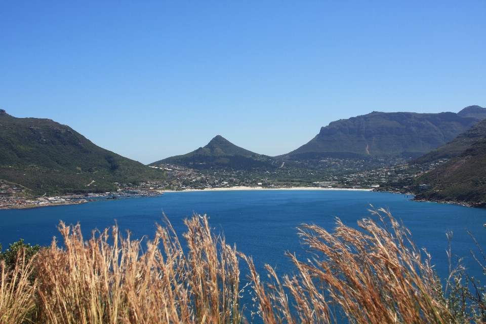 Paesaggio mare costa natura selvaggia
