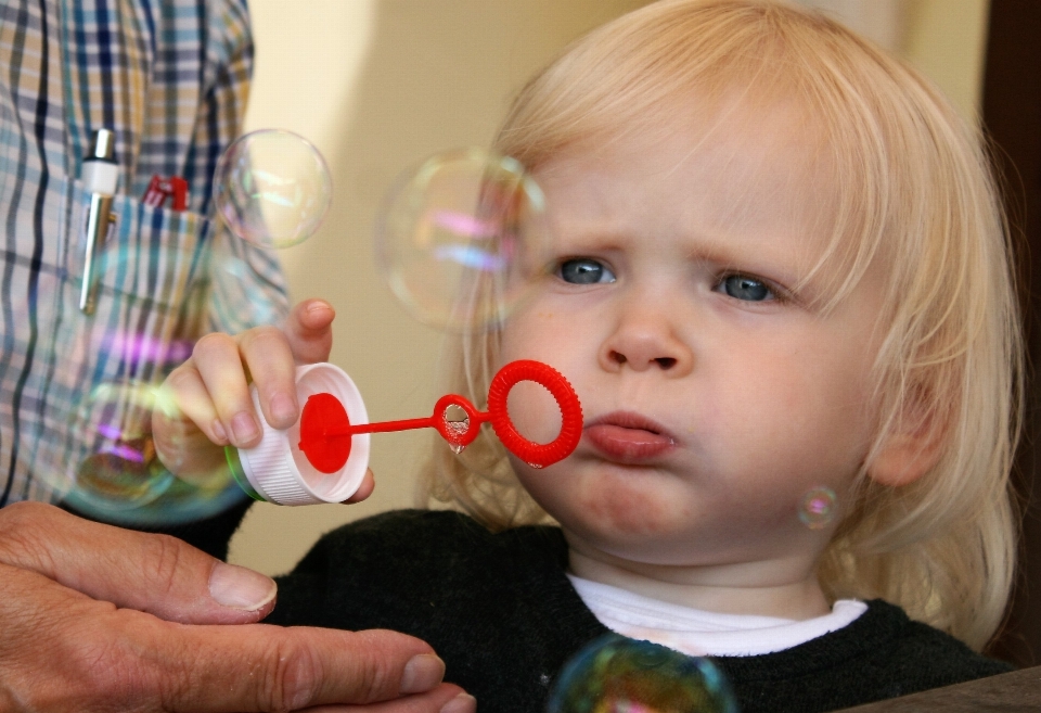 Person mädchen haar spielen