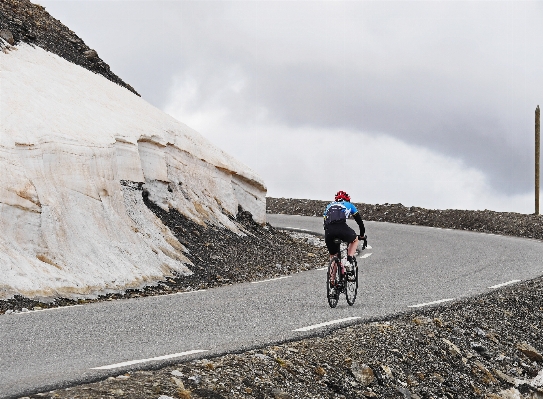 Foto Montanha bicicleta alto veículo