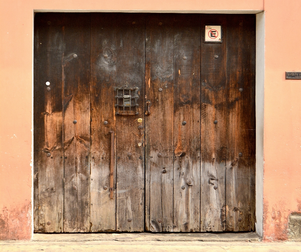 Wood texture floor window