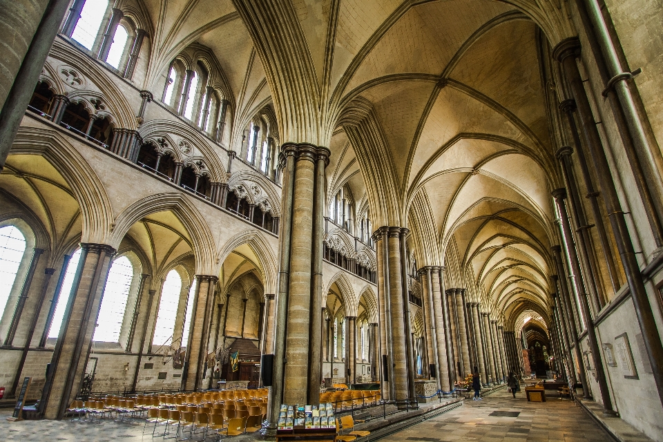 Arsitektur bangunan gereja katedral