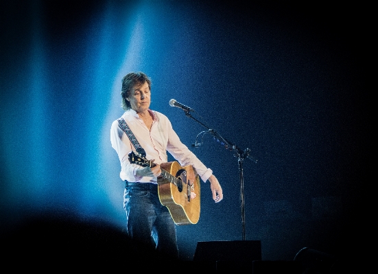 Foto Musik gitar konser penyanyi