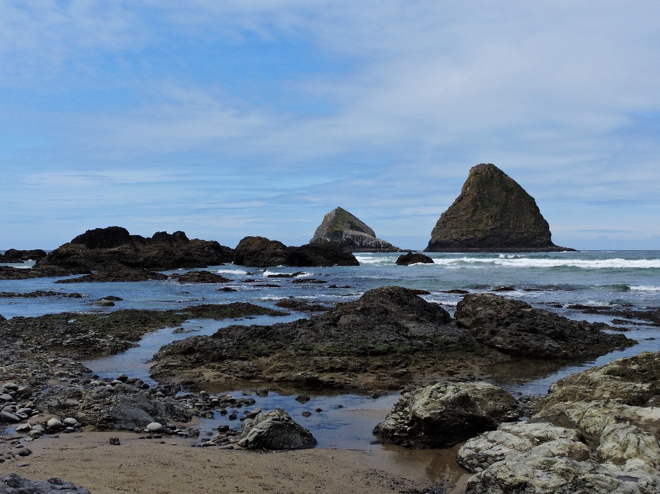 Pantai laut pesisir air