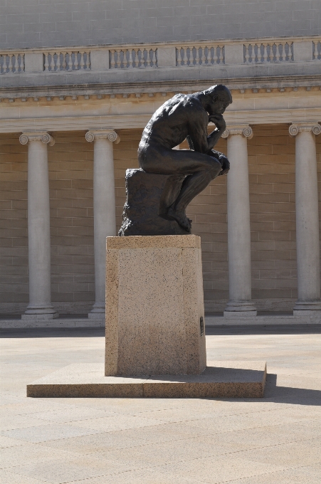 Madera monumento masculino estatua