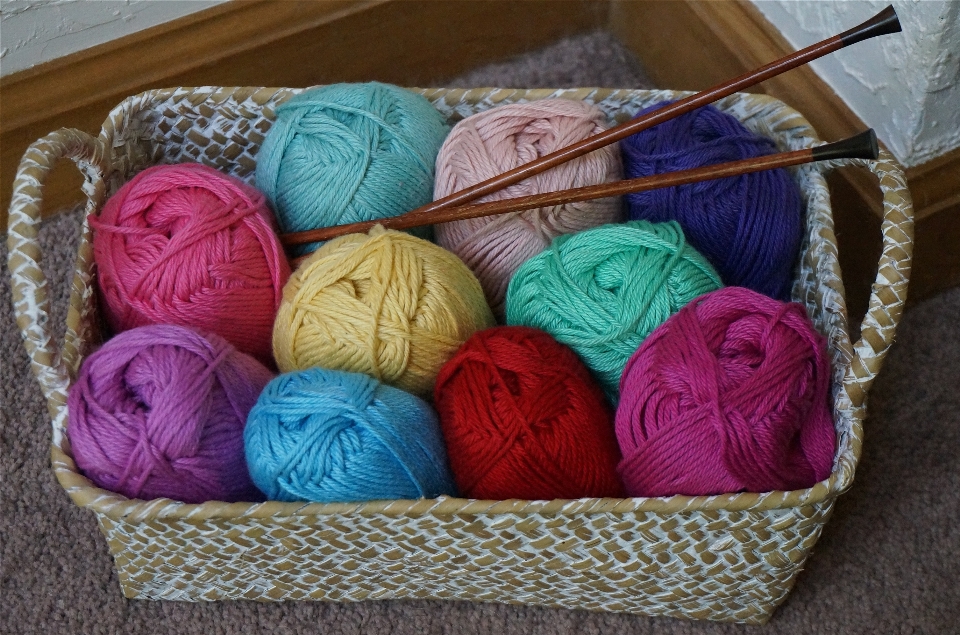 Handwerk bunt stricken yarn