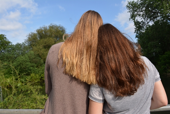 Foto Rumput gadis rambut musim semi