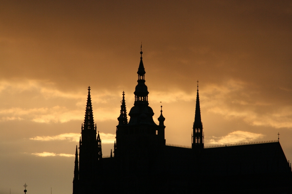 Sylwetka światło chmura architektura