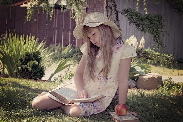 Apple book read person Photo