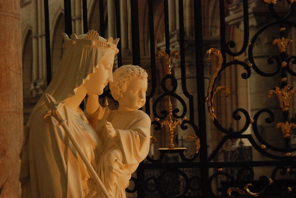 Estatua religión iglesia catedral