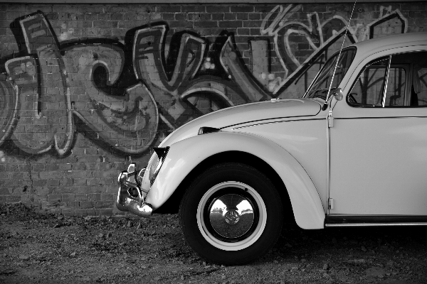 Photo Noir et blanc
 voiture roue vw
