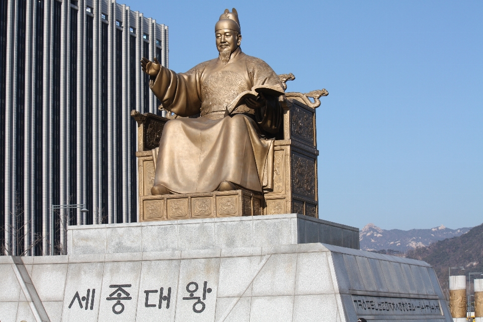 Monumento statua punto di riferimento scultura