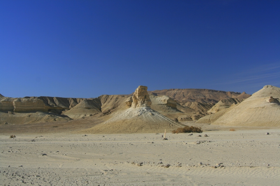 Paesaggio sabbia deserto valle