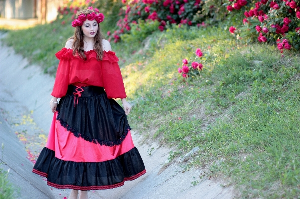 Foto Ragazza fiore rosso moda