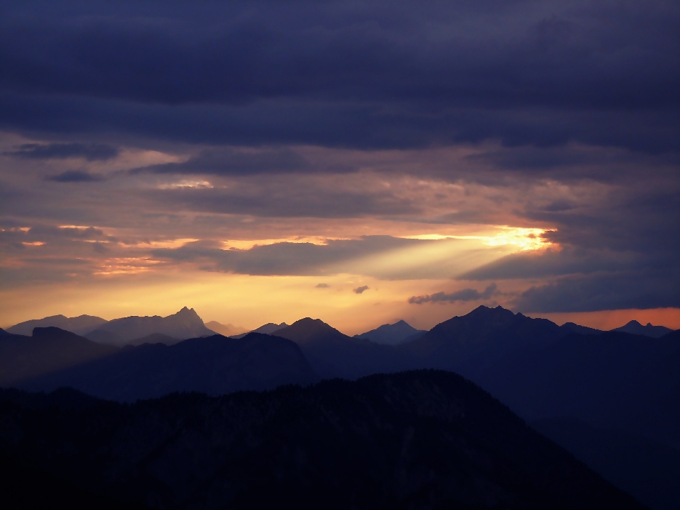 Alam cakrawala gunung awan