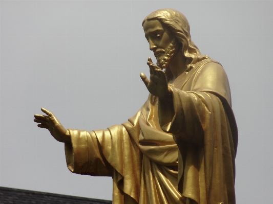 Photo Monument statue doré spirituel
