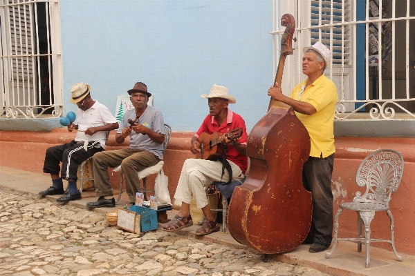 Foto Musica persone strada gruppo musicale