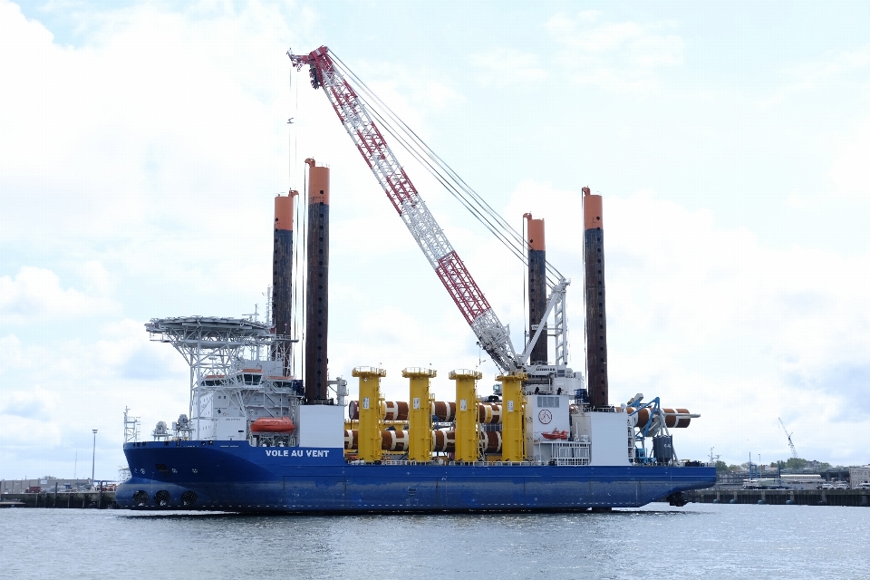 Barco transporte vehículo metal