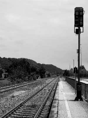 Foto Preto e branco
 acompanhar estrada trem