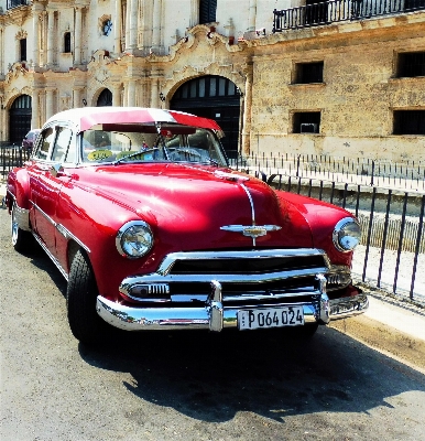 Foto Auto rojo vehículo coche clásico
