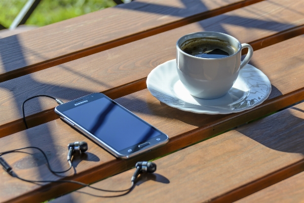 Smartphone table coffee music Photo