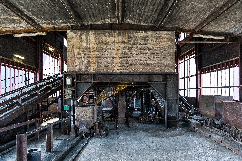 Madeira prédio trem feixe