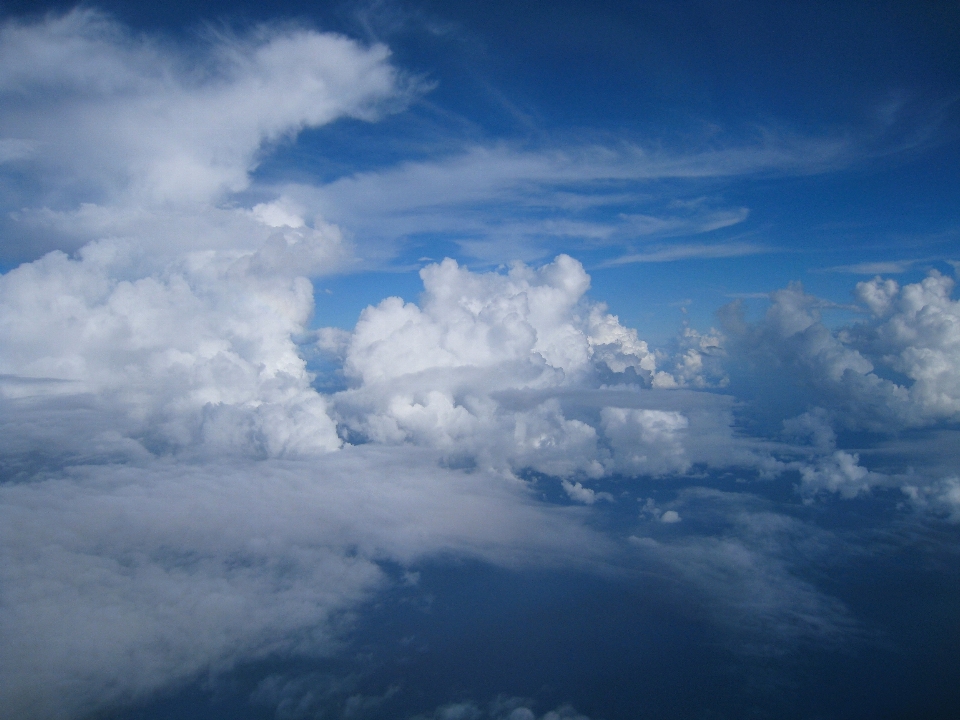 Horizonte montanha nuvem céu