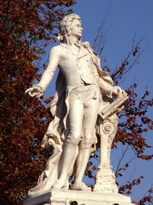 Music sun monument statue Photo